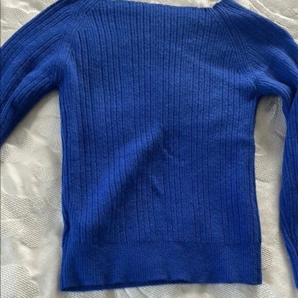 Blue Women's Sweater - Picture 4 of 4